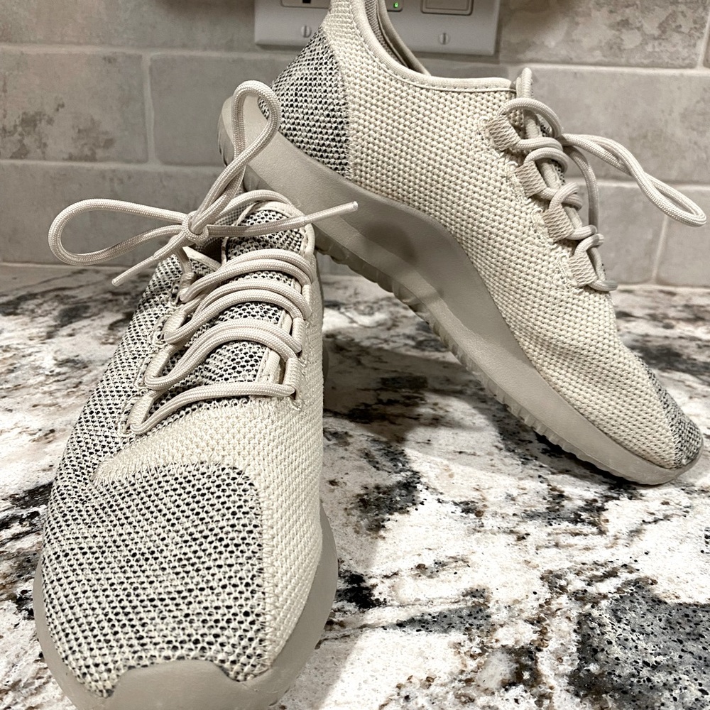 Womens Adidas Shoes 👟